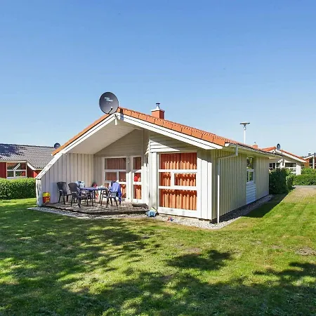 6 Person Holiday Home In Groemitz *